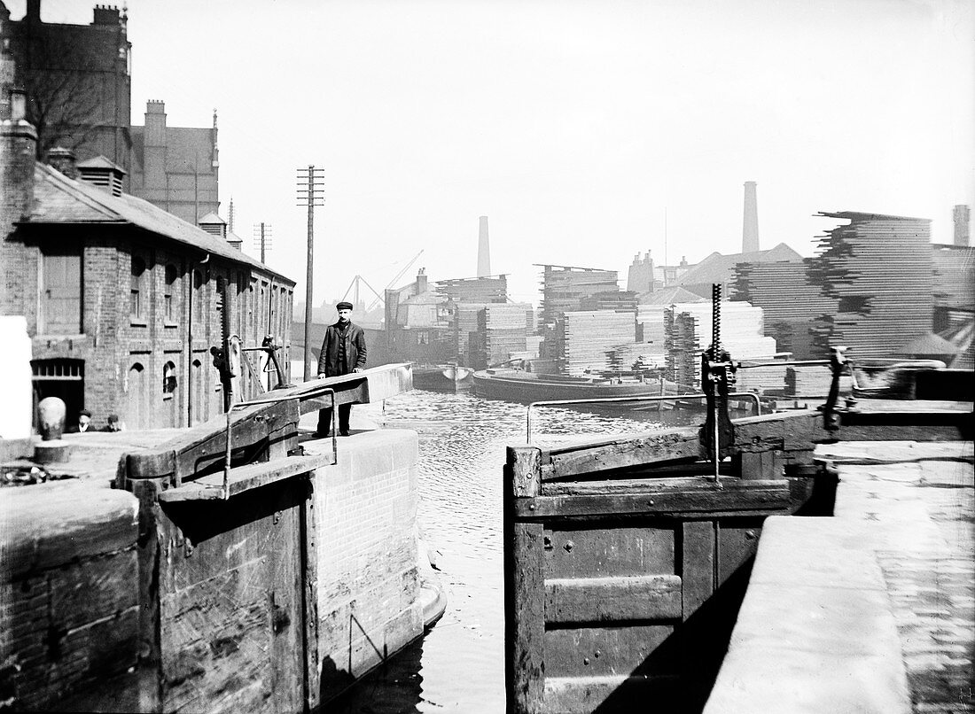 Industrial landscape on the Regent's Canal, London, c1905