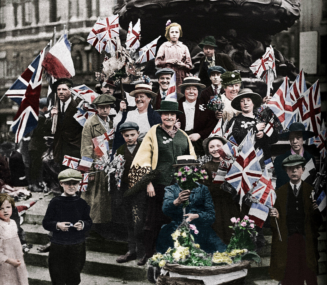 Victory celebrations, Piccadilly, London, 1918