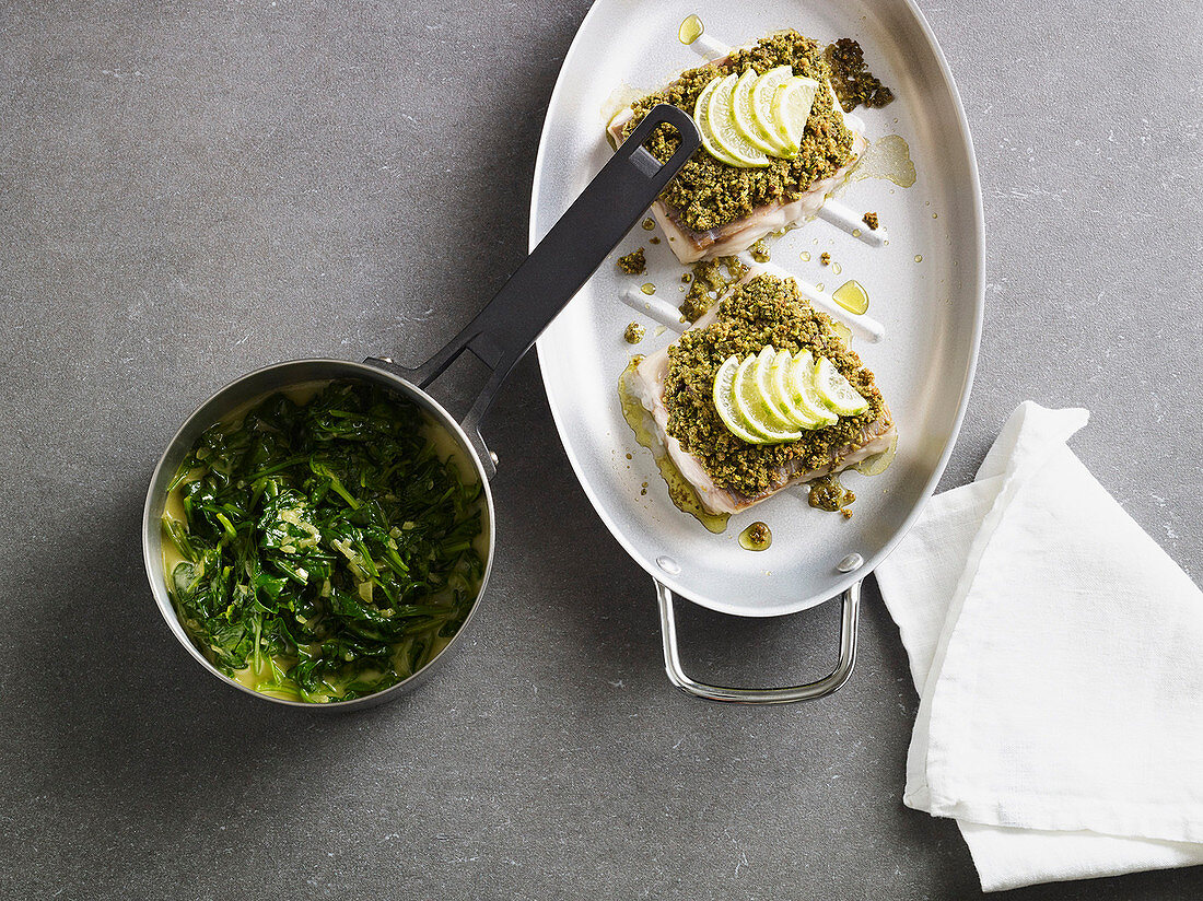 Fish fillet with a ginger crust and spinach (low carb)