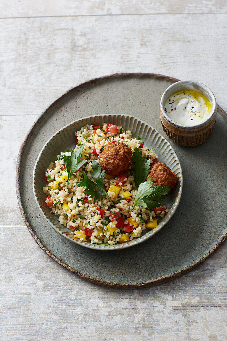 Vegetable bulgur with falafel