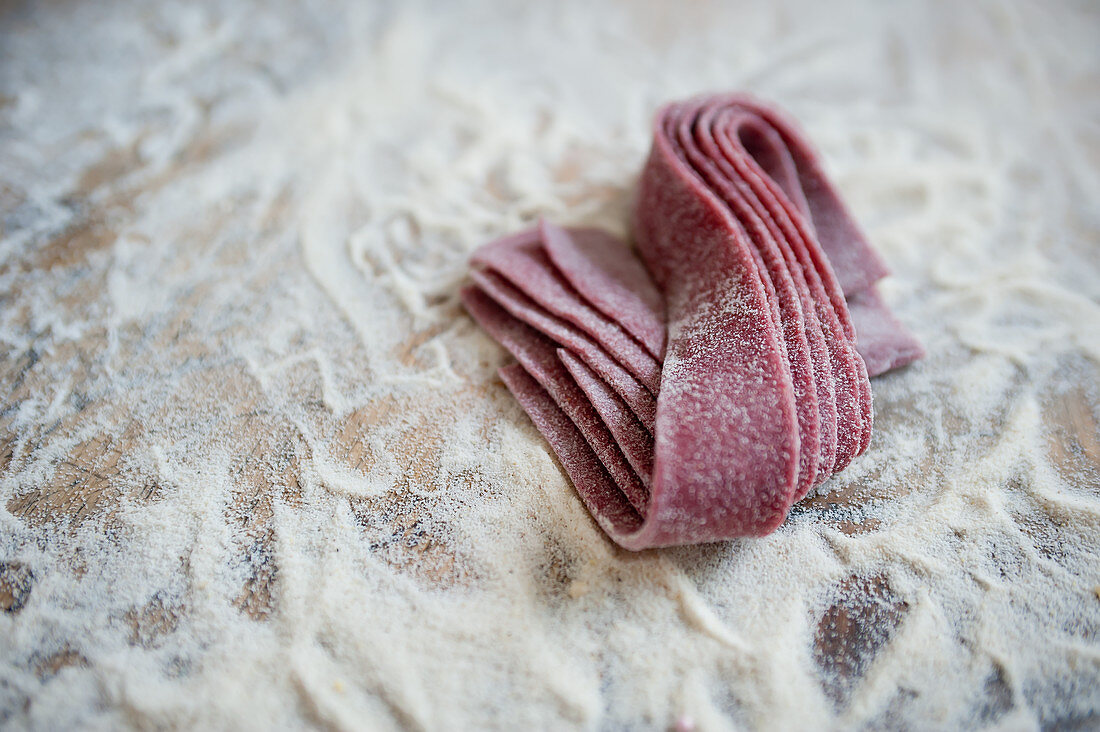 Hausgemachte Rote-Bete-Pappardelle