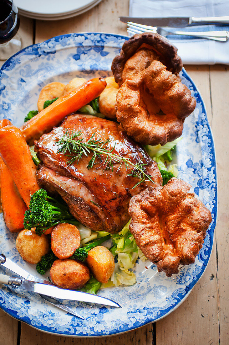 Roast beef with Yorkshire puddings and vegetables (England)