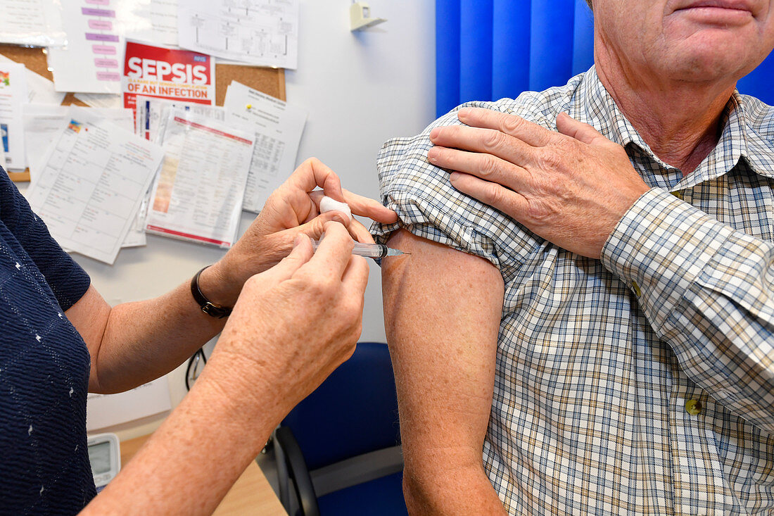 Pneumonia vaccine injection