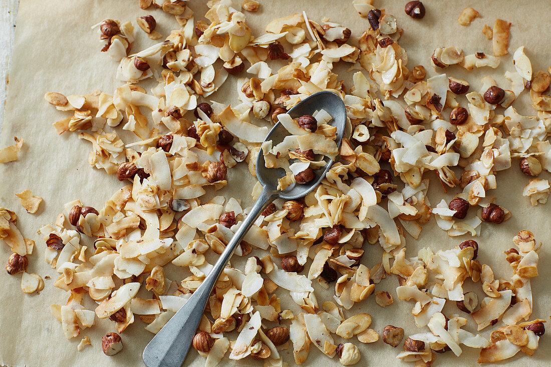 Vegan coconut and nut snack with vanilla