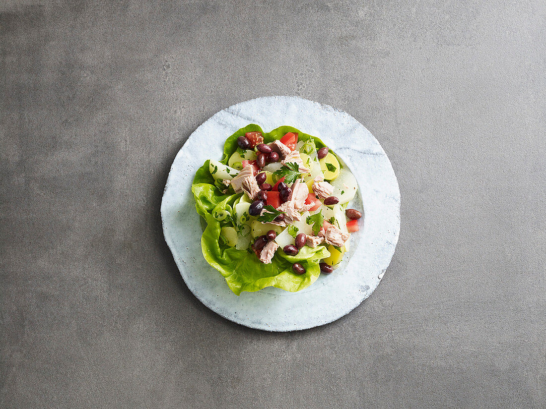 Salad niçoise with tuna fish (low carb)