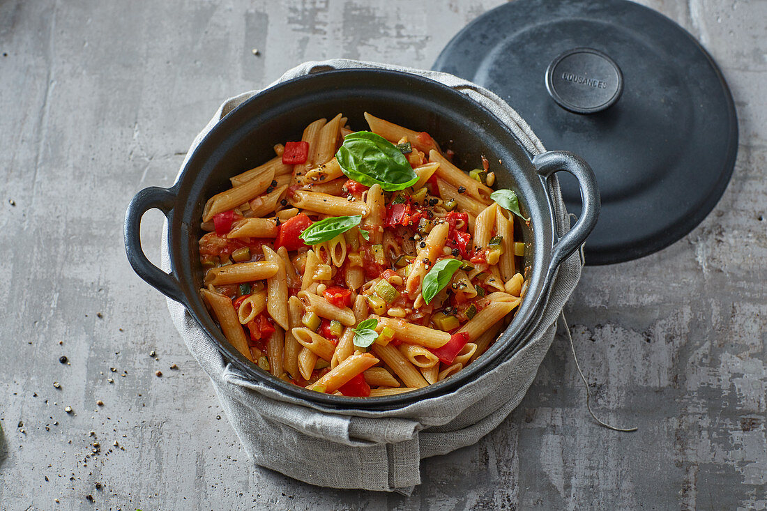One pot pasta with tomato sugo