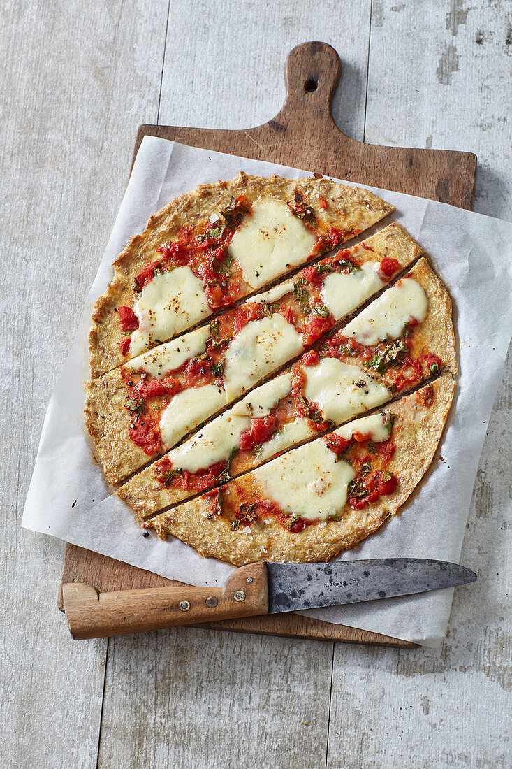 Low-Carb-Pizza mit Thunfisch