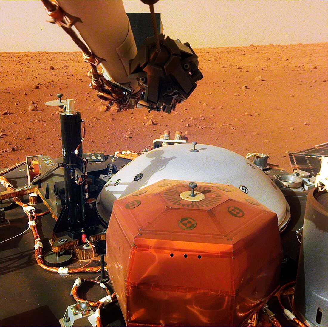 InSight lander on Mars, scientific instruments