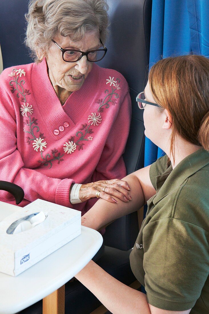 Elderly patient talking to a hospital discharge officer