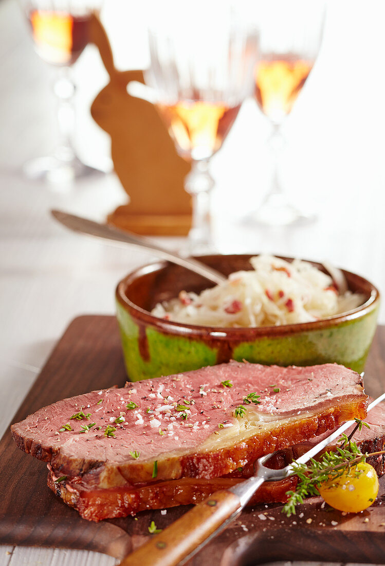 Oven-roasted beef with Spanish coleslaw