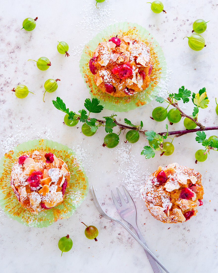 Gooseberry muffins with almond flakes