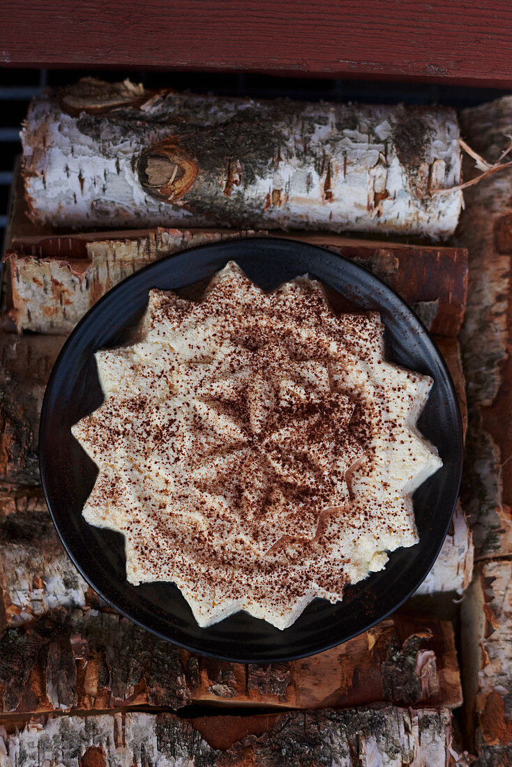 Star-shaped semolina pudding with cocoa powder
