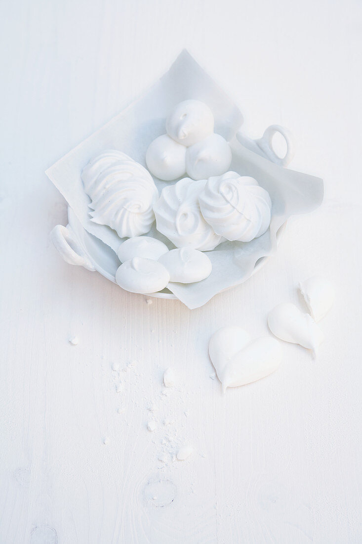 White meringues