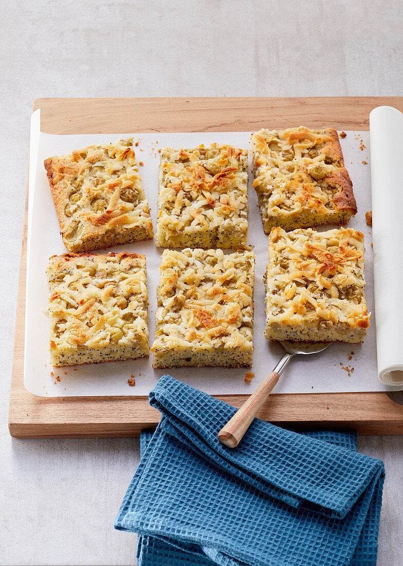 Gooseberry slices with marzipan crumbs