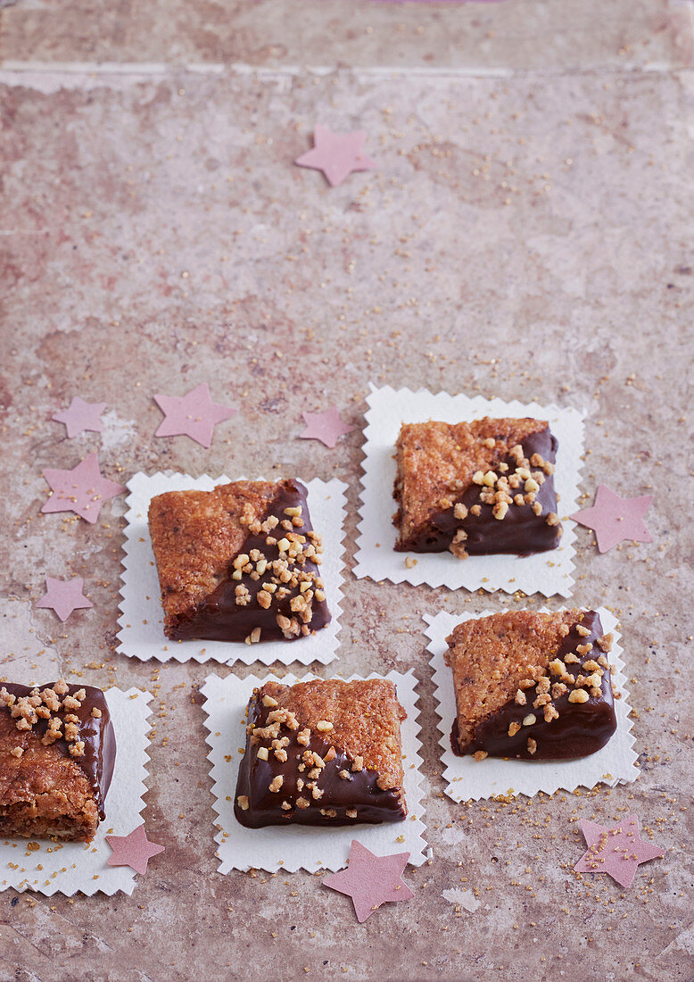 Crispy almond biscuits with brittle