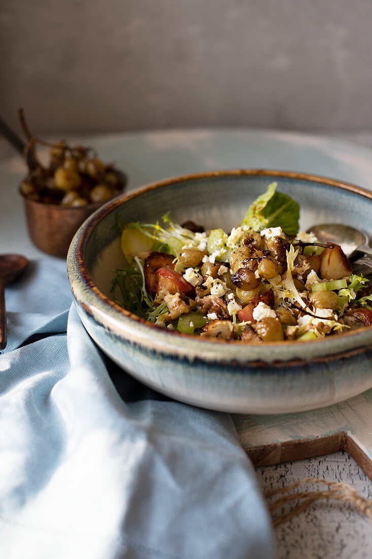 Waldorfsalat mit gebratenen Trauben