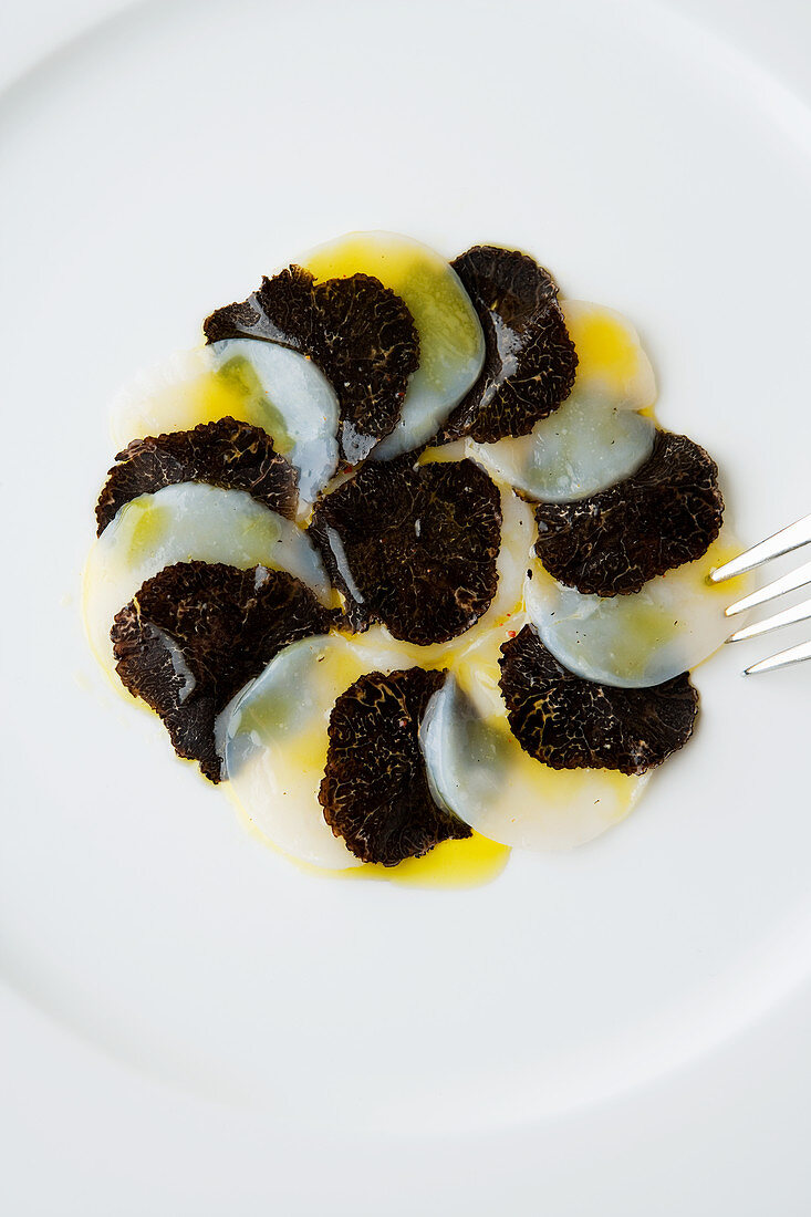 Scallops and perigord truffle carpaccio