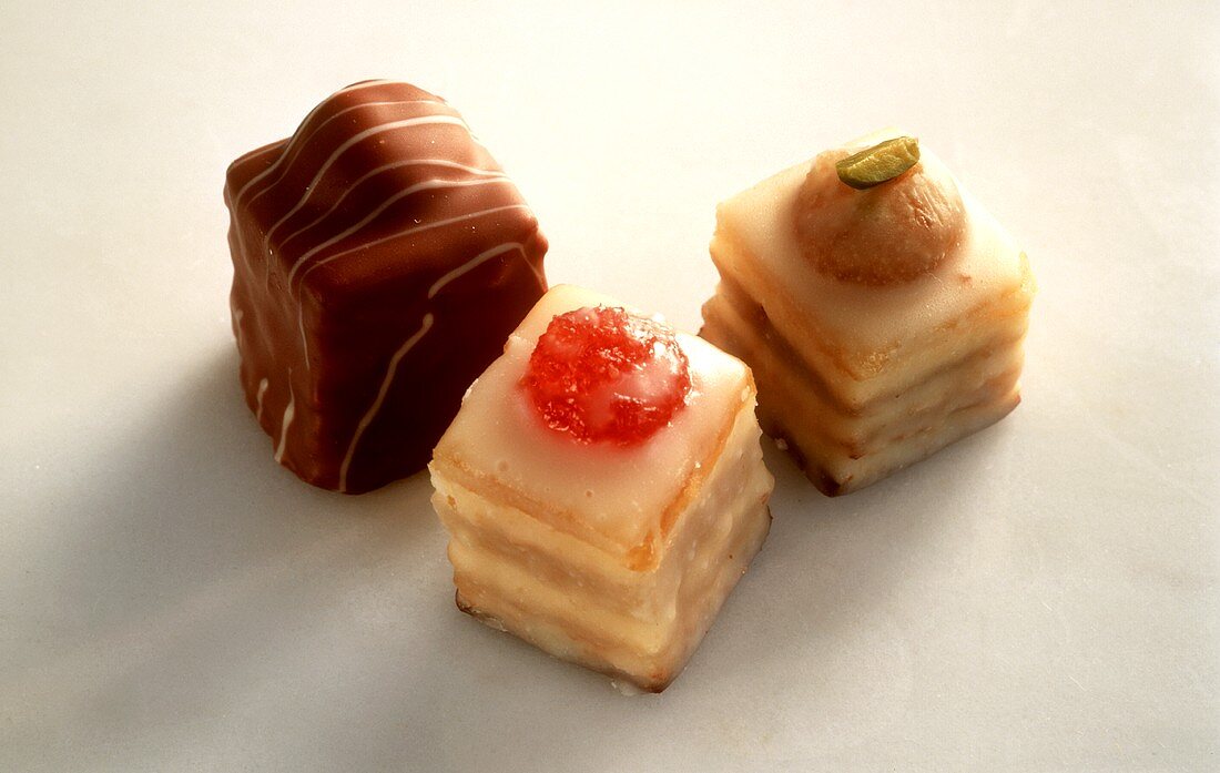 Drei Petit fours