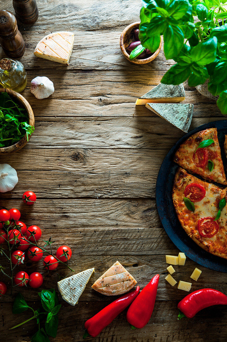 Italienische Pizza mit verschiedenen Zutaten