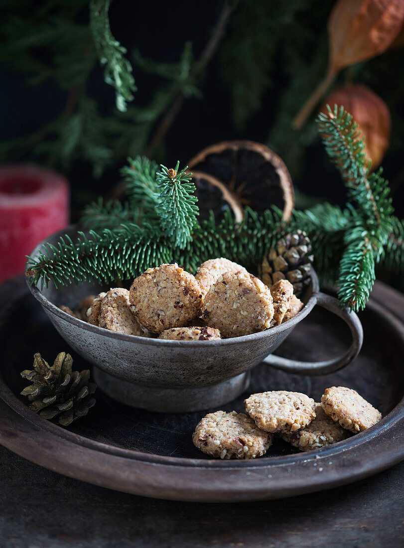 Vegan hazelnut biscuits for Christmas