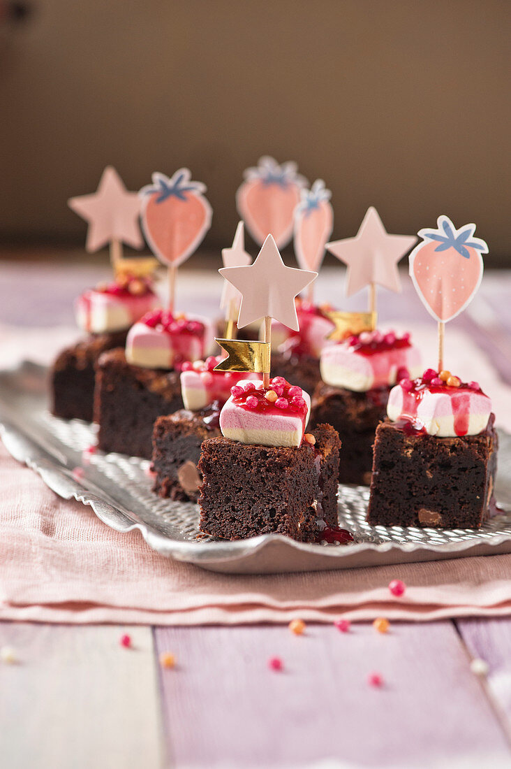 Brownie sticks with marshmallows