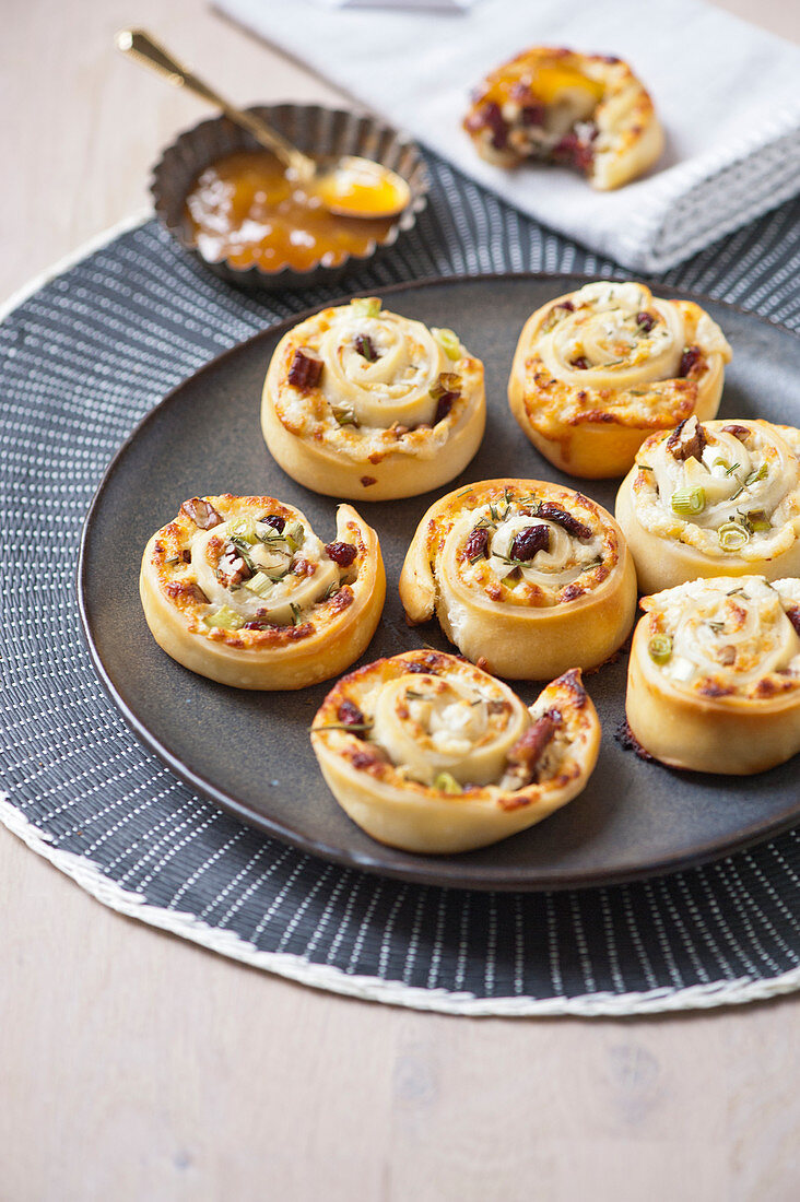 Goat's cheese snails with cranberries and pecans