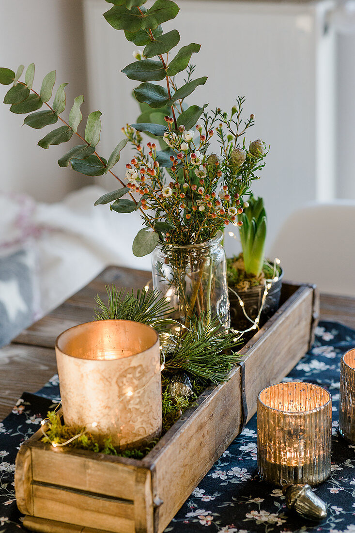 Simple Advent arrangement with candle lanterns and bouquet