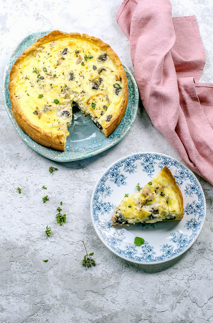 Tart with mushrooms, cheese and thyme