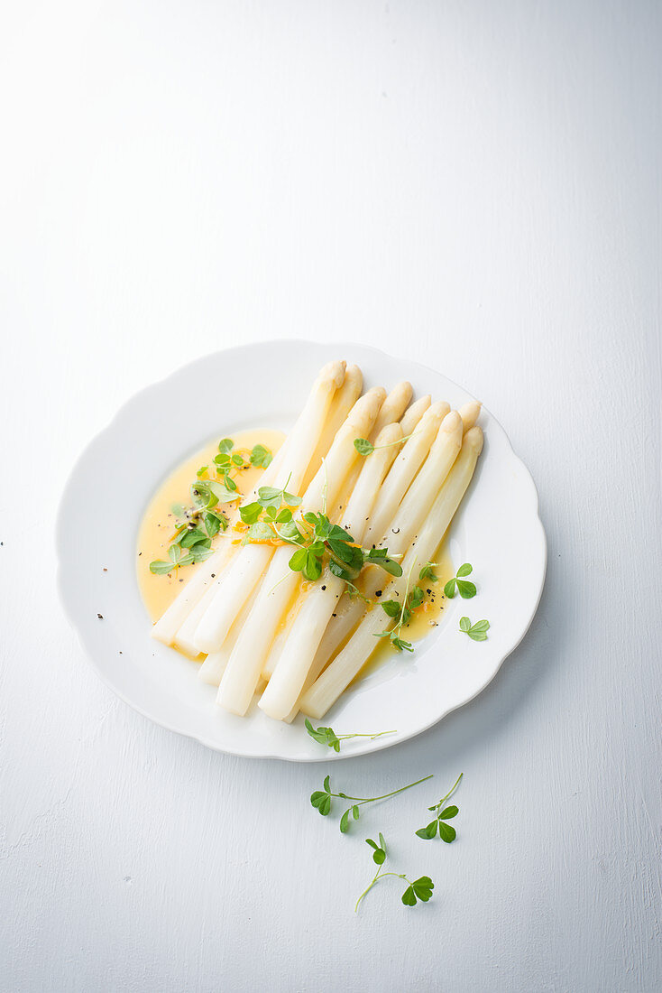 Steamed white asparagus with cress
