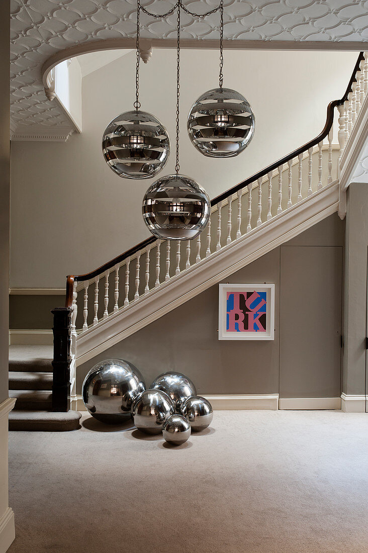 Mirrored ceiling lamps and decorative spheres in classic foyer