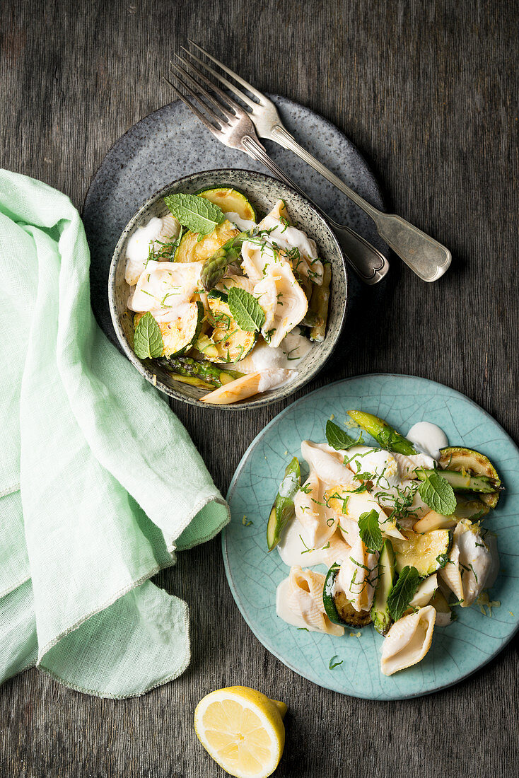 Shell pasta with asparagus and courgette
