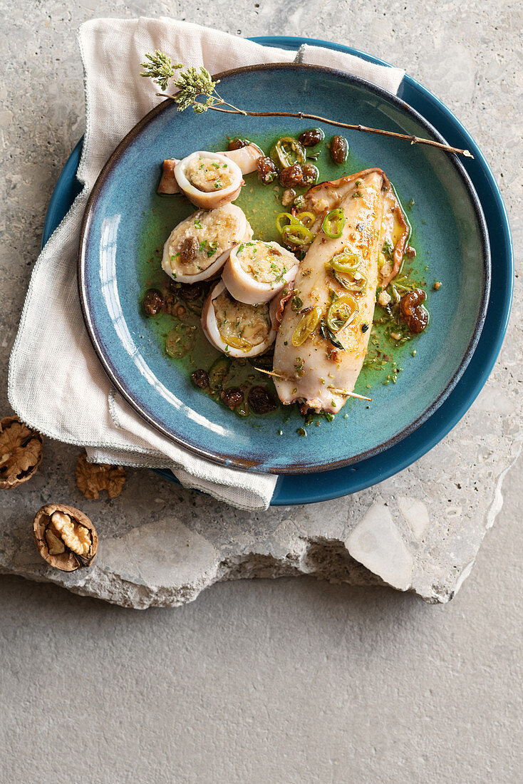 Gefüllte Tintenfische in Zitronen-Oregano-Sauce