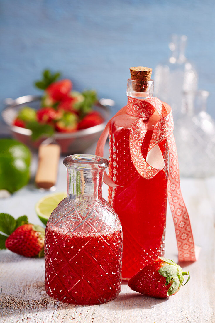 Selbstgemachter Erdbeer-Limetten-Sirup