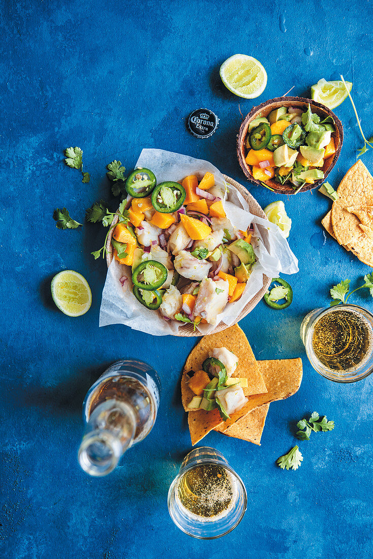 Kingfisch-Ceviche mit Mango, Jalapeno und Nachos