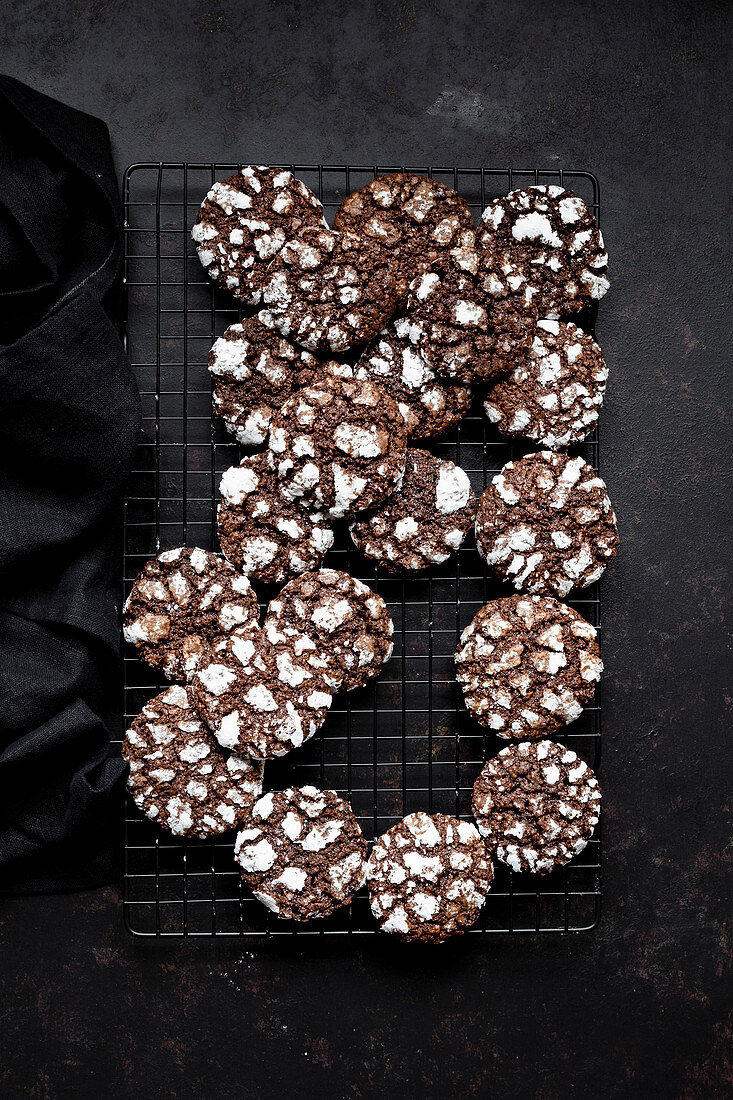 Chocolate Crinkle Cookies - Simple