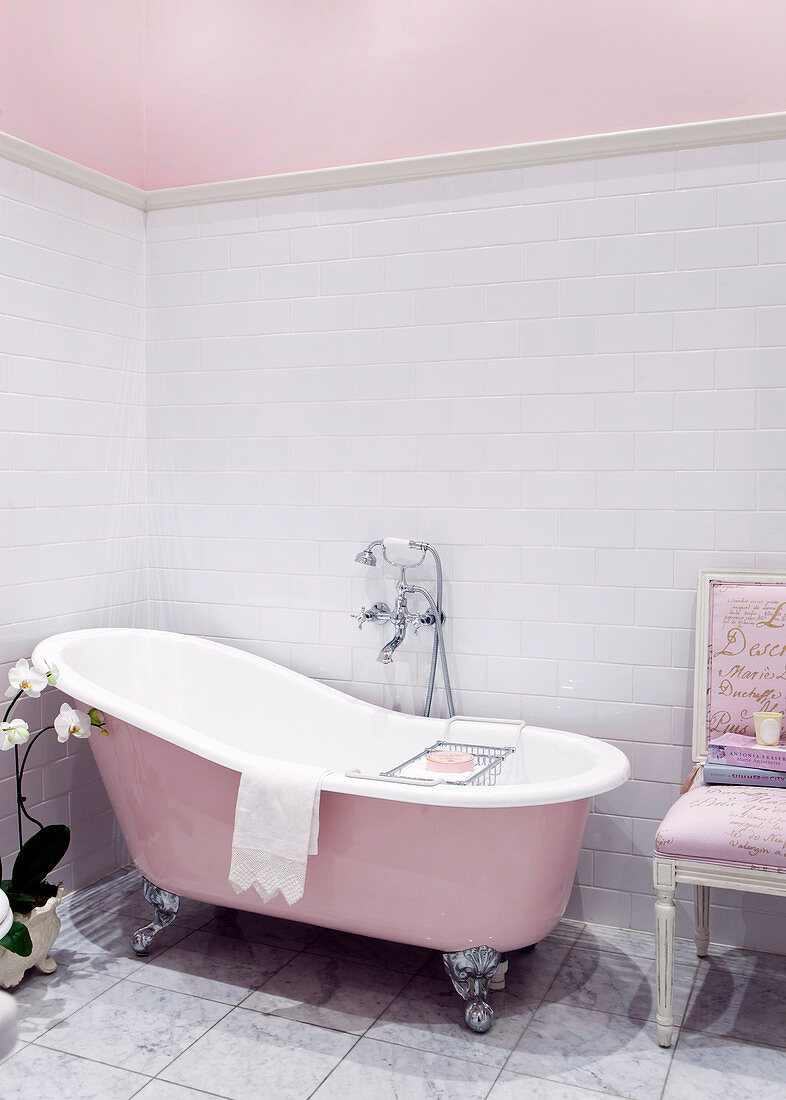 Freestanding pink bathtub in bathroom … – License image – 12600528 ...