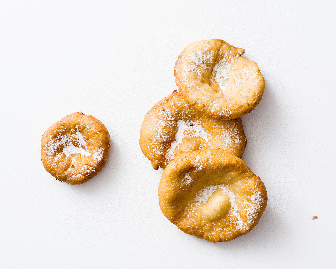 Frittelle giganti (Frittierte Teigfladen, Italien)