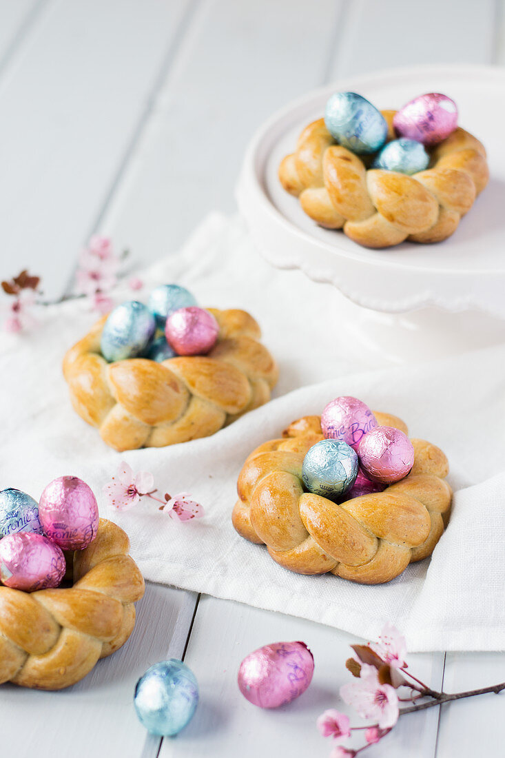 Plaited yeast baskets for Easter