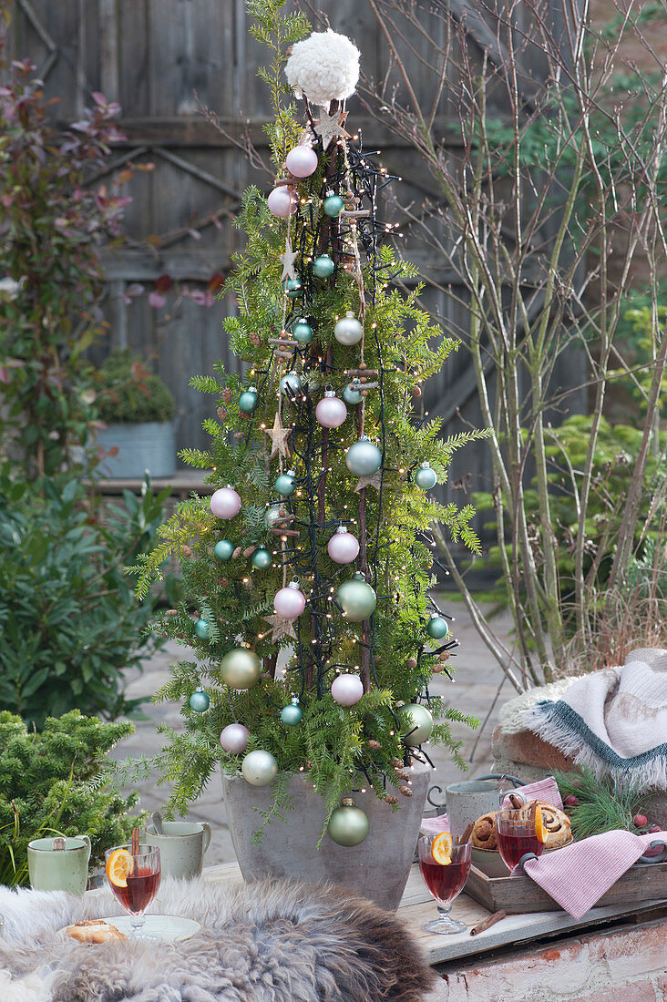 Christmas decoration for the terrace with branches