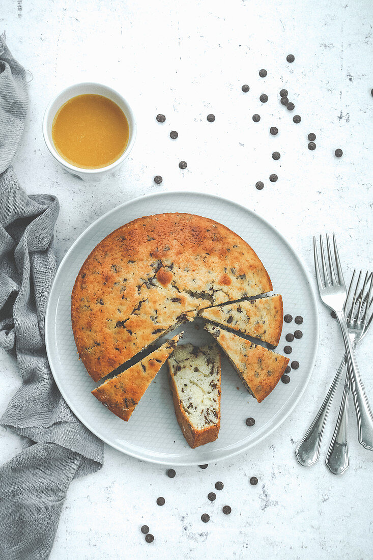 Yoghurt cake and chocolate chips