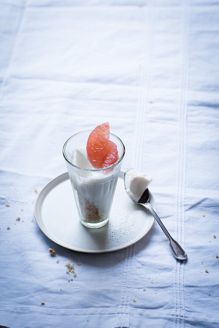 Grapefruit-Frischkäse-Törtchen im Glas