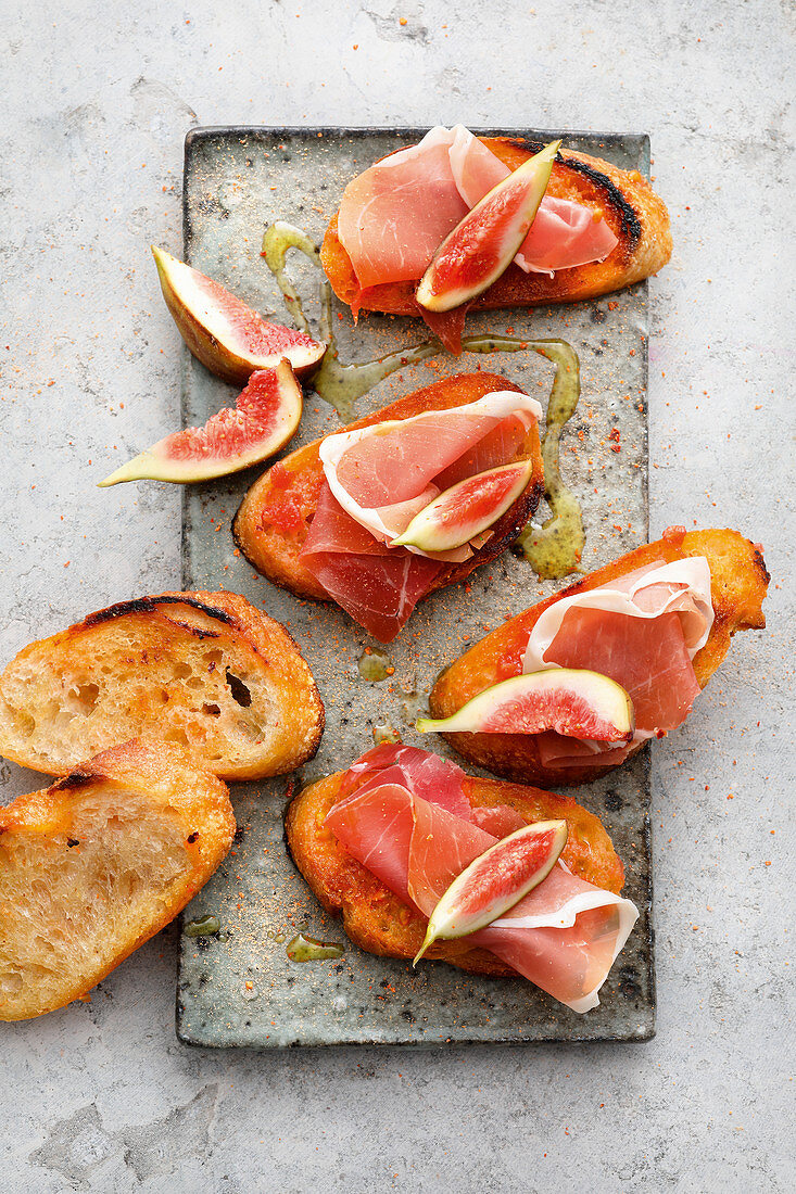 Pa amb Oli: Mallorcan toasted bread with Ibérico ham