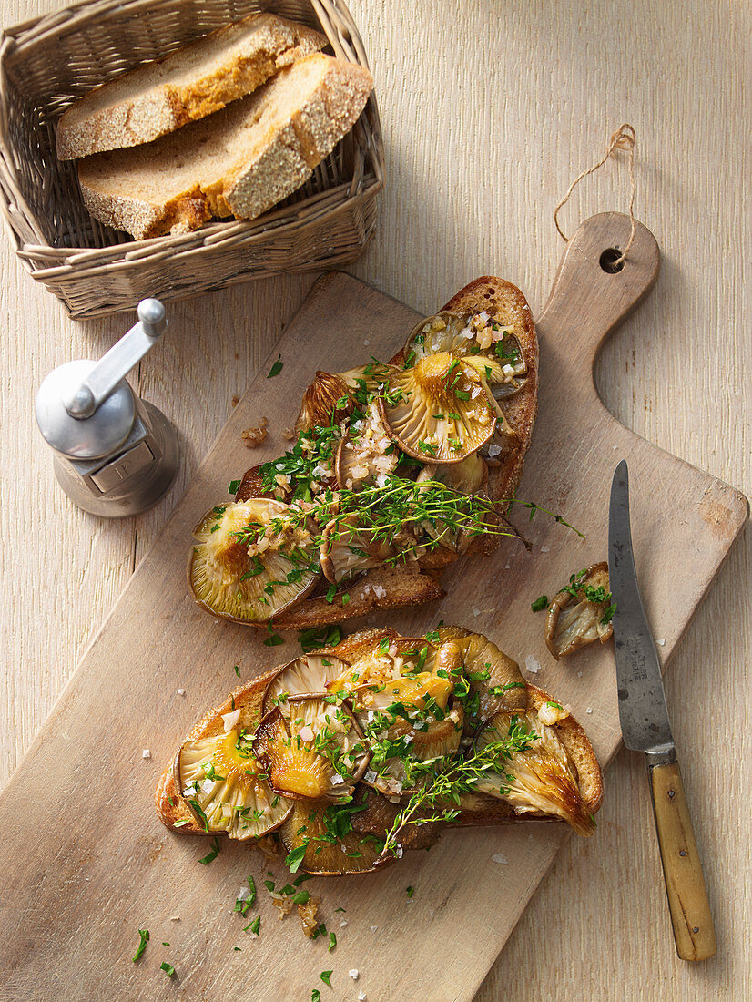 Garlic bread with fried oyster mushrooms