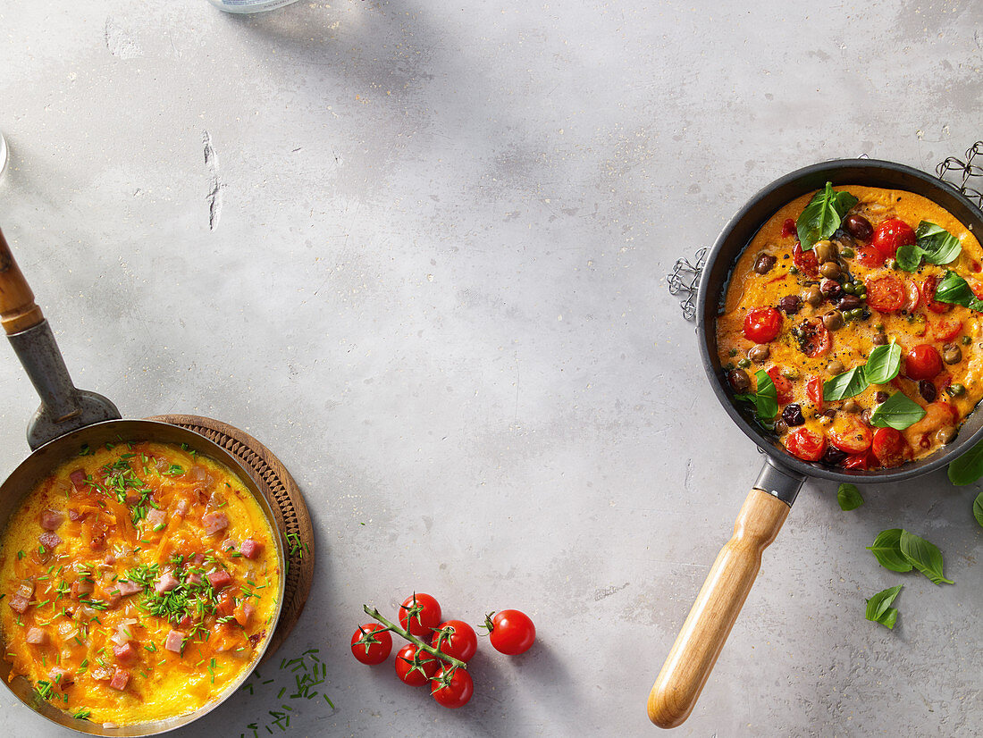 Schinken-Käse-Omelett, Omelett mit Tomaten, Kapern und Oliven