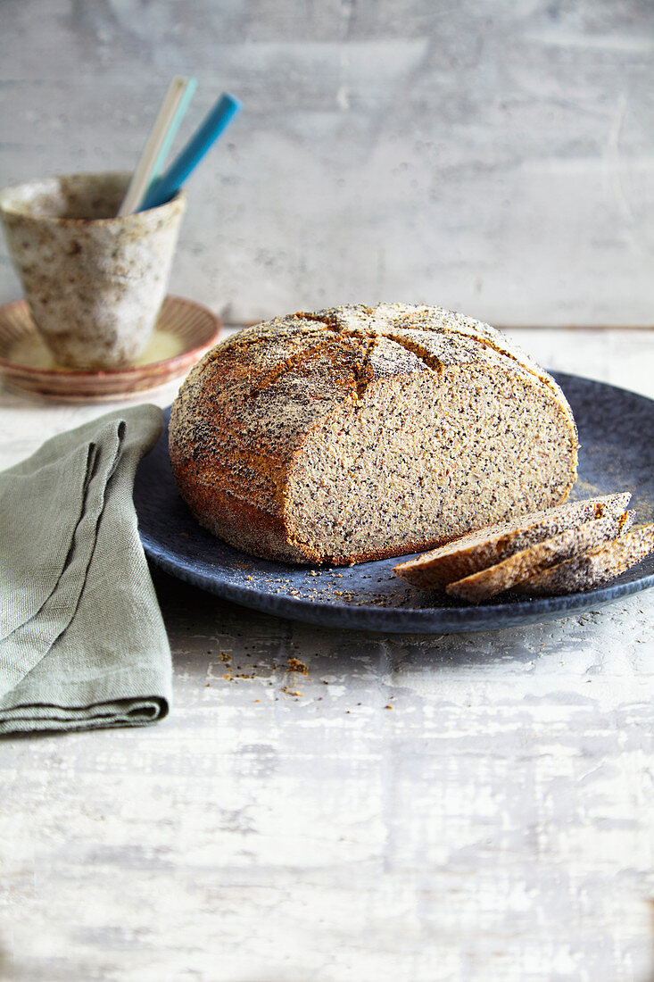 Poppy seed and nut bread with chia seeds (low carb)