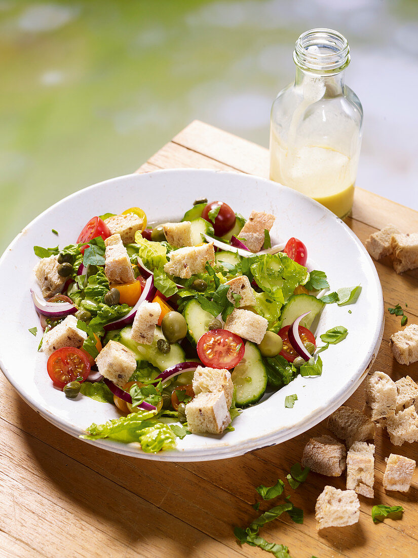 Brotsalat mit Gemüse