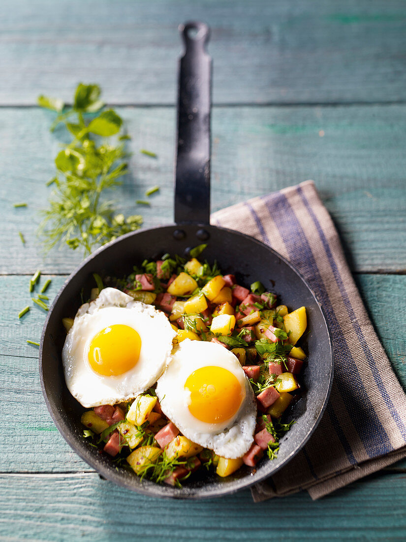 Corned Beef Hash mit Spiegeleiern