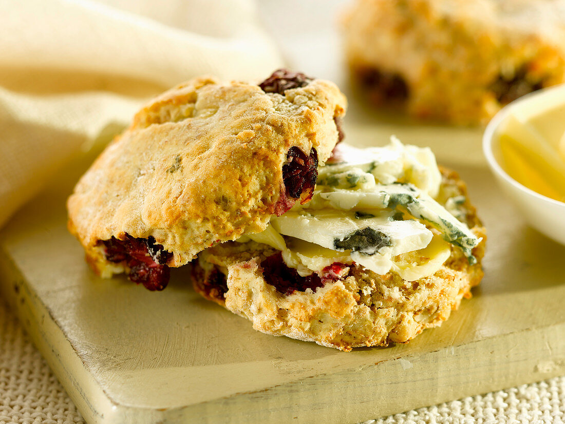 Savoury cranberry scones with blue cheese