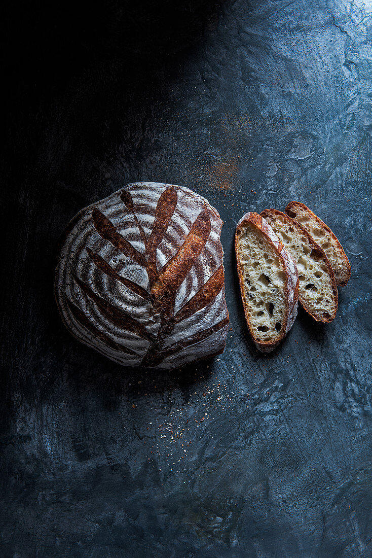 Sauerteigbrot, angeschnitten