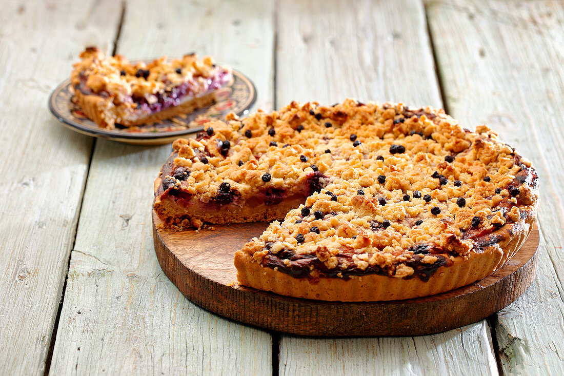 Blueberry crumble cake, sliced